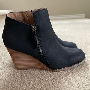 Report Guine Wedge Bootie